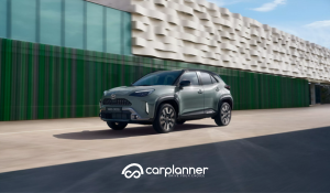 Toyota Yaris Cross 2025 prova su strada su percorso urbano Toyota Yaris Cross 2025 prova su strada su percorso urbano