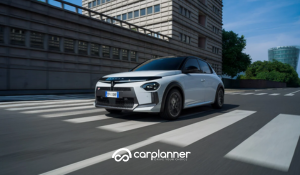 Lancia Ypsilon ibrida in utilizzo urbano Lancia Ypsilon ibrida in utilizzo urbano