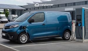 Toyota Proace Electric durante la ricarica presso una colonnina rapida Toyota Proace Electric durante la ricarica presso una colonnina rapida
