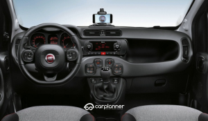 Interni Fiat Panda con display touchscreen Uconnect e optional tecnologici in evidenza